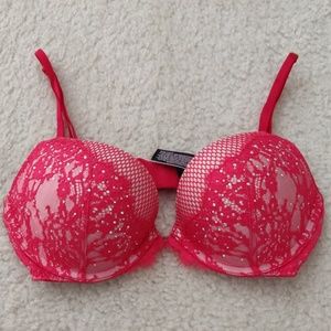 Victoria's Secret very sexy push-up bra size 32C